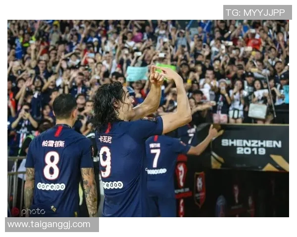 如何通过活动和社交媒体成功获取足球明星的签名与合影技巧分享